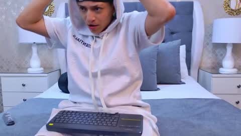 Zoe Krug online show from 10-29-25, 11:56