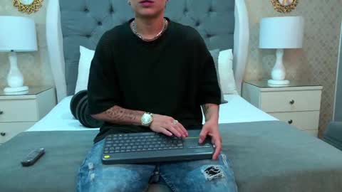 Zoe Krug online show from 11-09-25, 12:14