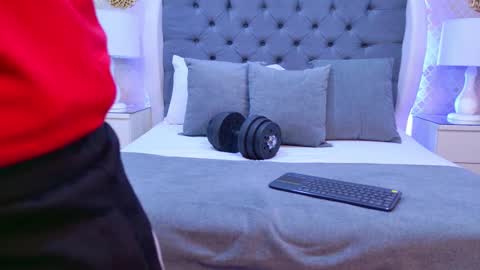 Zoe Krug online show from 12-01-25, 11:48