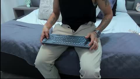 Zoe Krug online show from 04-18-26, 07:07