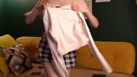 zoenymph online show from 05-15-26, 05:25