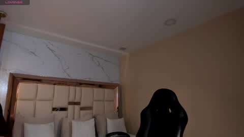 Zoes online show from 04-27-26, 11:30