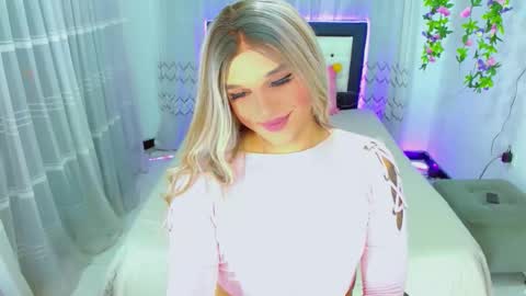 zoeschmmit online show from 05-19-26, 01:00