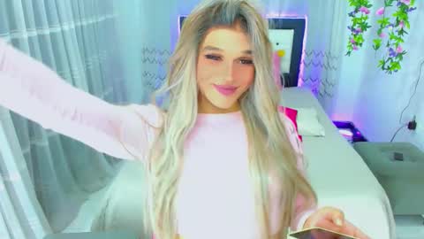 zoeschmmit online show from 05-19-26, 01:56