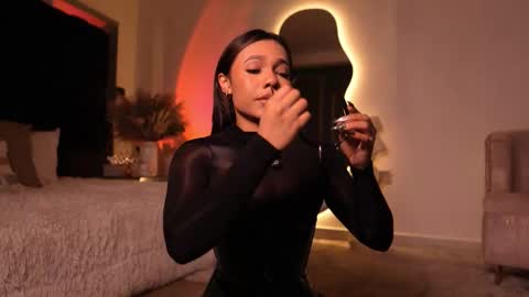 zoevidal_ online show from 11-05-25, 12:05