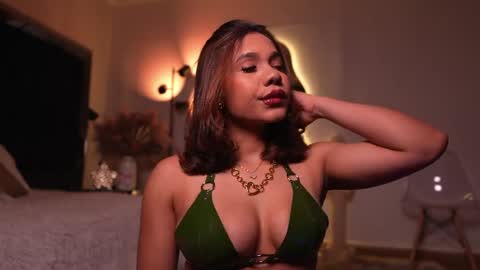 zoevidal_ online show from 04-18-26, 11:58