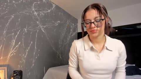 Zoe online show from 10-20-25, 01:11