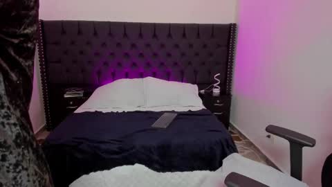 Zoe online show from 11-28-25, 01:47