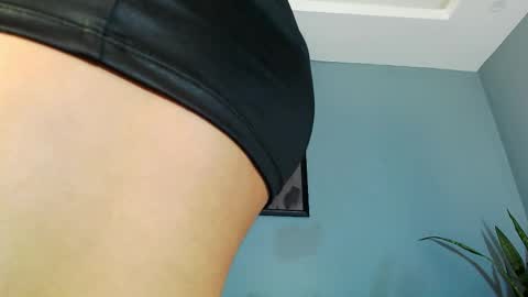 zoey fox  online show from 10-12-25, 08:30