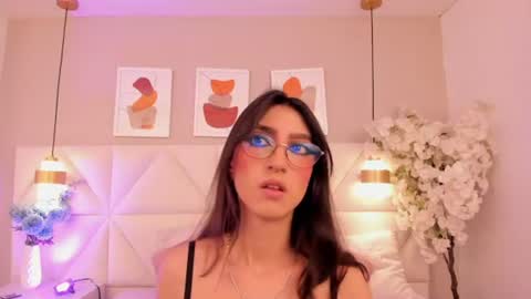 Snapshot of zoey_kiss_ chatting on 07-25-26, 03:15 Zoey online show from 07-25-26, 03:15
