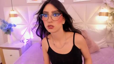 Snapshot of zoey_kiss_ chatting on 07-30-26, 03:27 Zoey online show from 07-30-26, 03:27