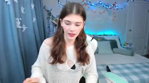 Zoey Lane online show from 10-28-25, 03:32