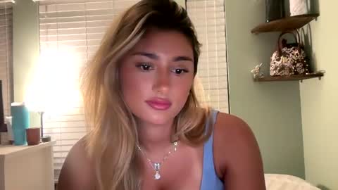 Snapshot of zoeycaldwellxo chatting on 08-04-26, 01:31 make sure you follow my FREE Onlyfans online show from 08-04-26, 01:31