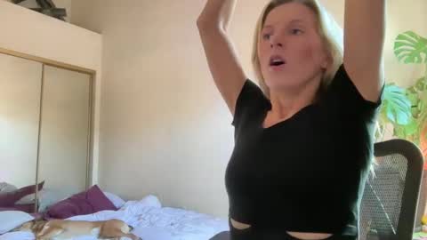 Snapshot of zoeydanner chatting on 12-20-24, 07:50 Zoeydanner online show from 12-20-24, 07:50