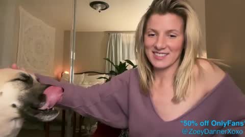 Snapshot of zoeydanner chatting on 02-06-25, 04:21 Zoeydanner online show from 02-06-25, 04:21