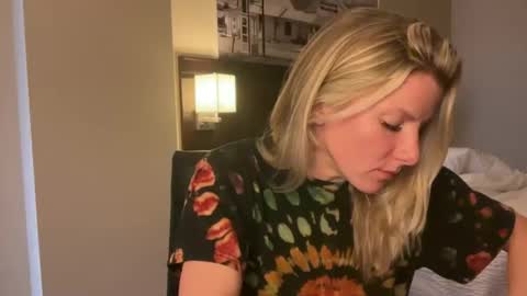 Snapshot of zoeydanner chatting on 02-02-26, 09:35 Zoeydanner online show from 02-02-26, 09:35