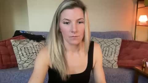 Snapshot of zoeydanner chatting on 03-12-26, 07:53 Zoeydanner online show from 03-12-26, 07:53