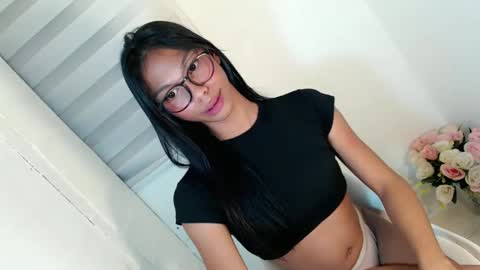 Snapshot of zoeygorgeous19 chatting on 02-23-25, 05:39 zoey online show from 02-23-25, 05:39