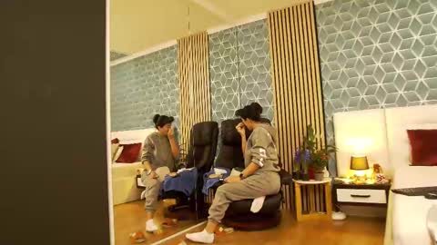 Zoey online show from 02-28-25, 04:20