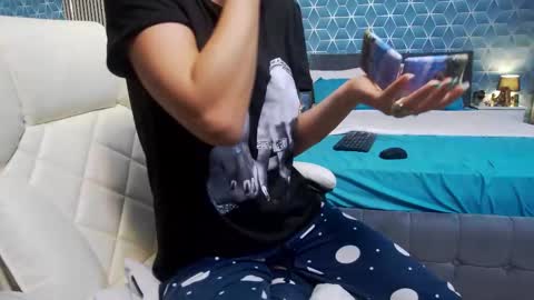 Zoey online show from 10-03-25, 01:19