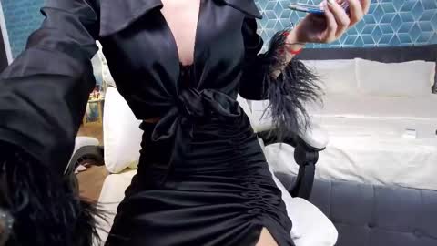 Zoey online show from 10-15-25, 04:29