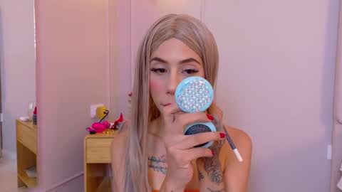 Snapshot of zoeypetit chatting on 04-29-26, 04:16 Zoey online show from 04-29-26, 04:16