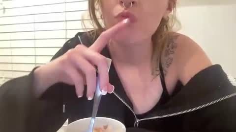 Snapshot of zoeyyb666 chatting on 03-13-26, 06:53 zoeyyb666 online show from 03-13-26, 06:53