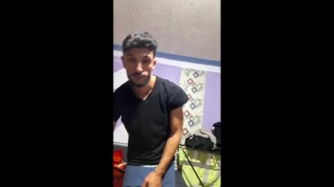 Snapshot of zoliv385 chatting on 01-06-26, 05:49 Sexy boy29 online show from 01-06-26, 05:49