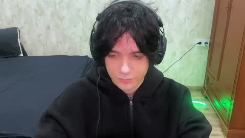 Snapshot of zombde32 chatting on 05-21-26, 10:28 Zombdeeeee online show from 05-21-26, 10:28