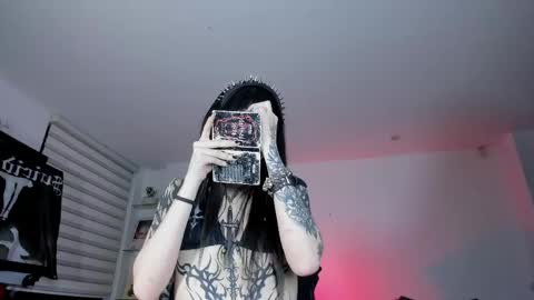 Snapshot of zombieeporcelainex chatting on 05-27-26, 01:57 SOPHIE online show from 05-27-26, 01:57