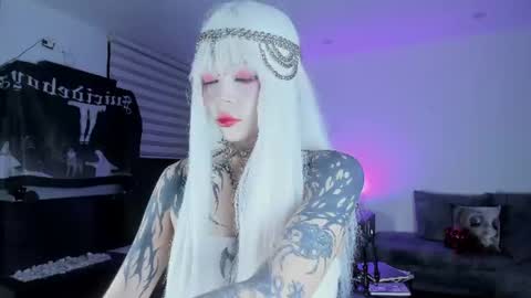 Snapshot of zombieeporcelainex chatting on 06-27-26, 04:06 SOPHIE online show from 06-27-26, 04:06