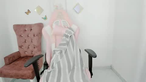 Alicie online show from 11-18-25, 04:22