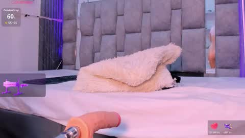 Snapshot of zulyjones chatting on 02-19-26, 01:18 Zuly online show from 02-19-26, 01:18