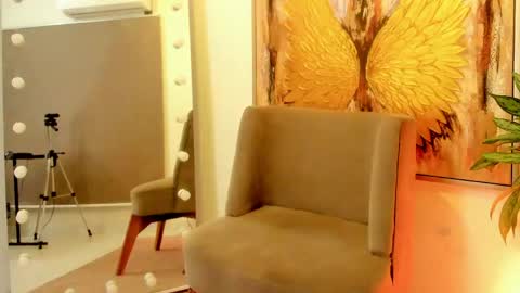 ZURY online show from 05-15-26, 11:17