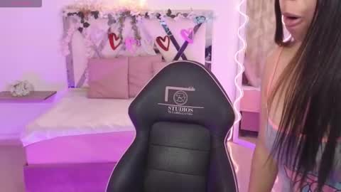 Snapshot of zury_tay chatting on 09-21-25, 11:45 ZURY online show from 09-21-25, 11:45