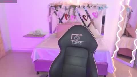 Snapshot of zury_tay chatting on 09-25-25, 11:36 ZURY online show from 09-25-25, 11:36