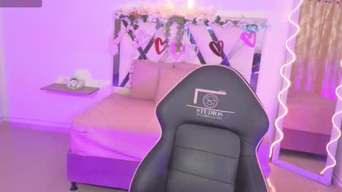 Snapshot of zury_tay chatting on 10-02-25, 11:39 ZURY online show from 10-02-25, 11:39