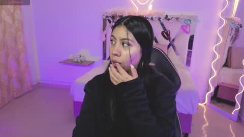 Snapshot of zury_tay chatting on 10-19-25, 11:33 ZURY online show from 10-19-25, 11:33