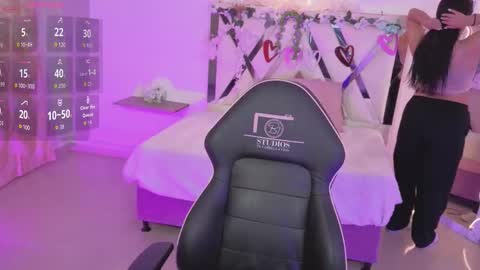 Snapshot of zury_tay chatting on 10-27-25, 11:36 ZURY online show from 10-27-25, 11:36