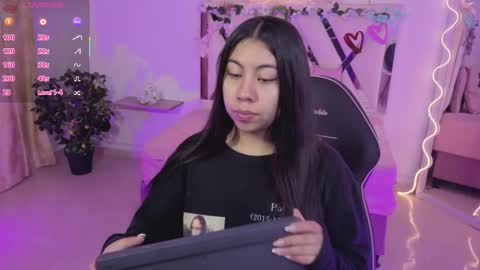 Snapshot of zury_tay chatting on 11-08-25, 11:32 ZURY online show from 11-08-25, 11:32