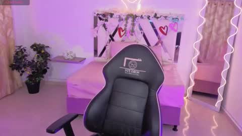 Snapshot of zury_tay chatting on 11-11-25, 11:32 ZURY online show from 11-11-25, 11:32