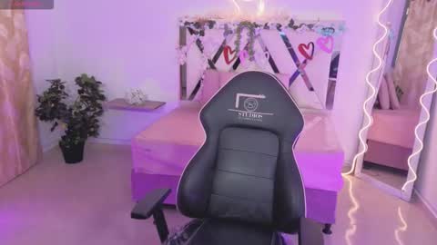 Snapshot of zury_tay chatting on 11-14-25, 11:31 ZURY online show from 11-14-25, 11:31