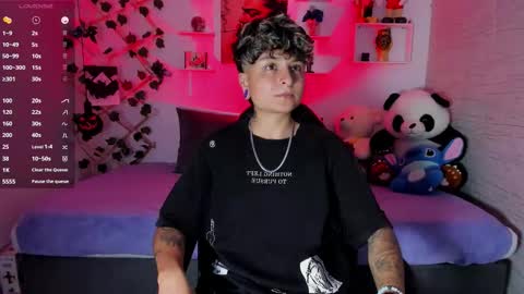 Snapshot of zuryramirez_ chatting on 11-08-25, 12:00 Zury Ramirez online show from 11-08-25, 12:00