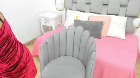 Im Zusan My schedule is from 1030pm to 430 am colombian time online show from 03-08-26, 02:04