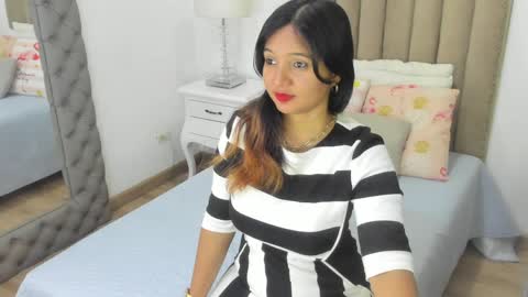 Im Zusan My schedule is from 1030pm to 430 am colombian time online show from 04-02-26, 03:26