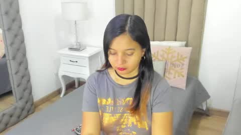 Im Zusan My schedule is from 1030pm to 430 am colombian time online show from 04-13-26, 02:28