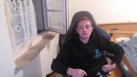 Zuzmoe online show from 11-06-25, 11:48