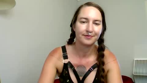 Zyra Cloud online show from 10-06-25, 12:41