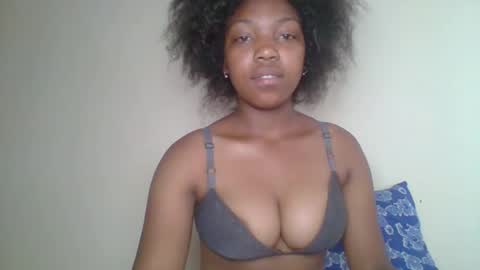 Snapshot of zyraelle_01 chatting on 04-19-26, 08:02 zyraelle_01 online show from 04-19-26, 08:02