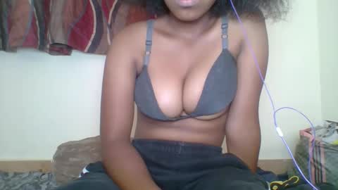 Snapshot of zyraelle_01 chatting on 04-25-26, 08:28 zyraelle_01 online show from 04-25-26, 08:28